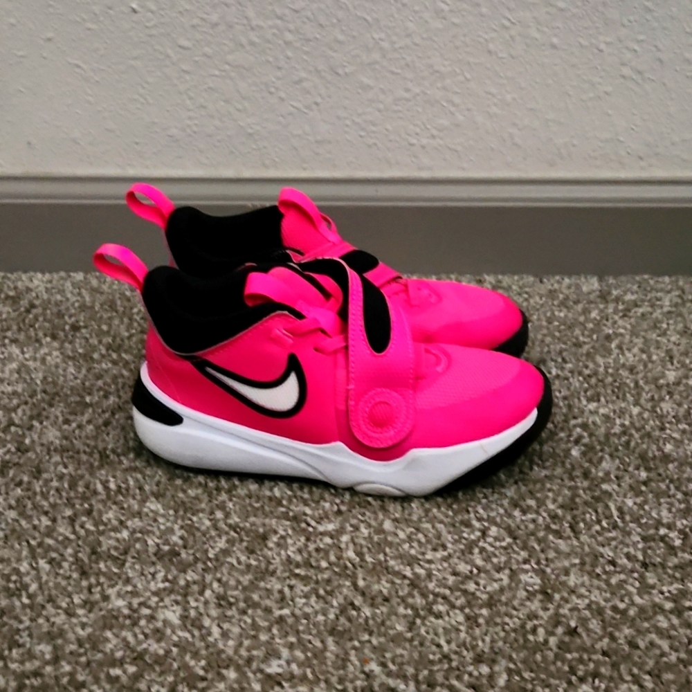 Little girls Nike basketball shoes